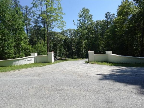 16 Vineyard Road , Dallas, GA 30132