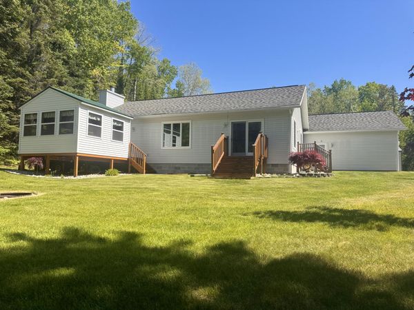 1761 E Lake Circle, Barton City, MI 48705