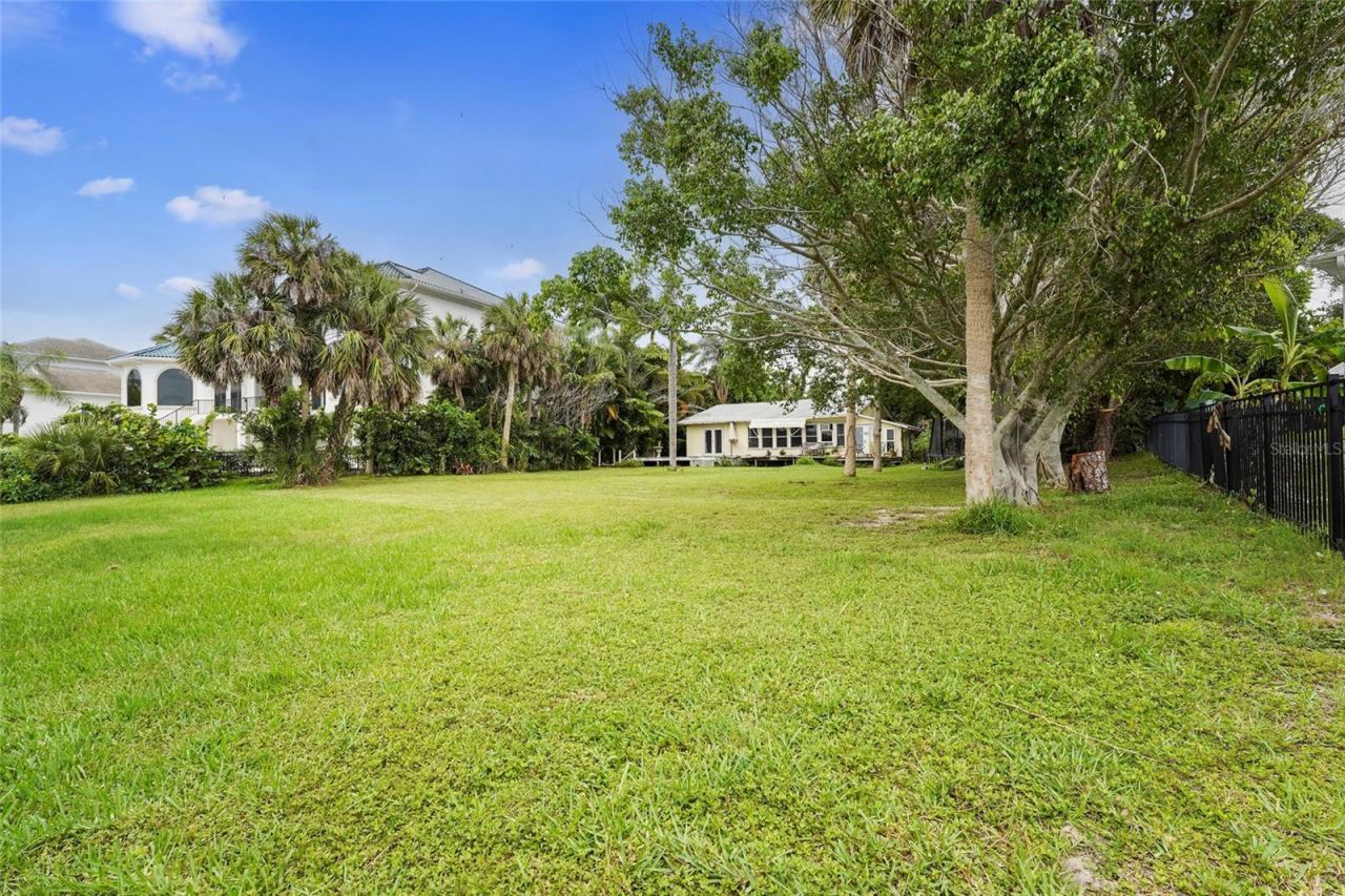 7538 Westmoreland Drive, Sarasota, FL 34243 Photo