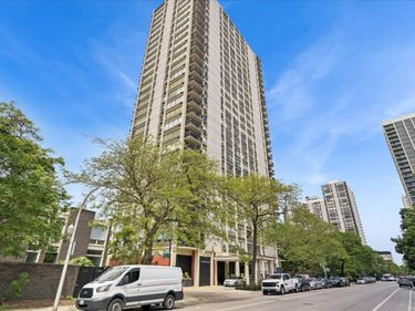 1355 N Sandburg Terrace, Unit 706D, Chicago, IL 60610