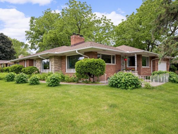 1495 County Road B2 W, Roseville, MN 55113
