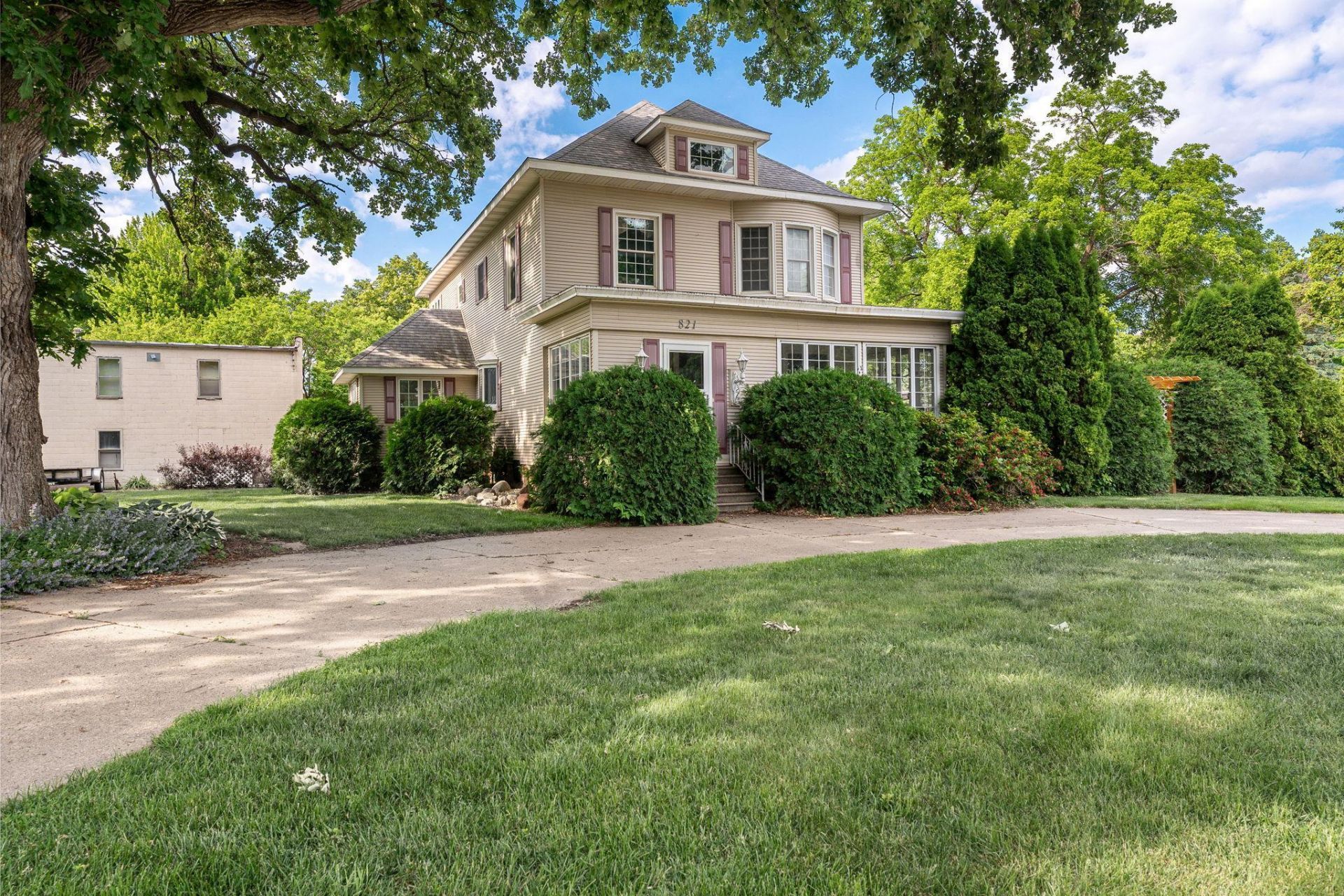 821 E Elm Avenue , Waseca, MN 56093