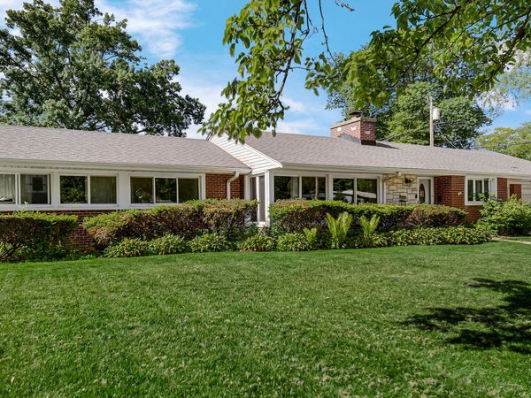 8306 Crestwood Avenue , Munster, IN 46321