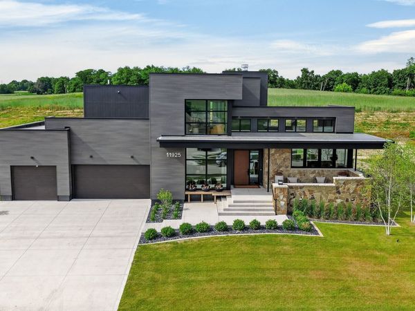 11925 NW Meadow Springs Drive , Johnston, IA 50131
