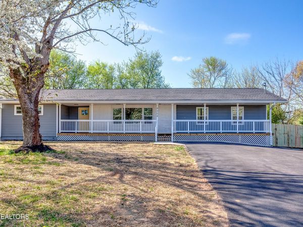 4304 NW Strolling Rd , Knoxville, TN 37912