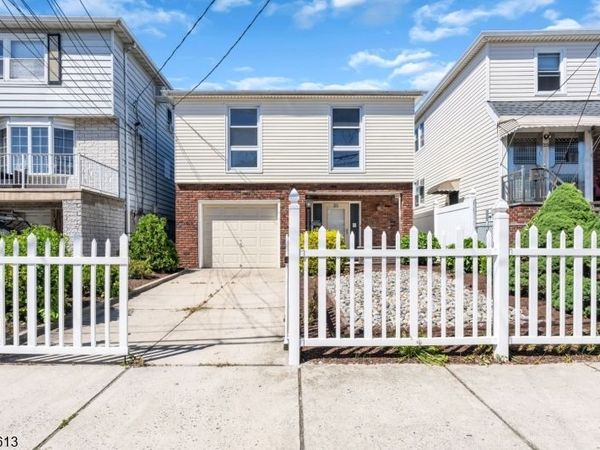 23 Colonial Dr, Bayonne, NJ 07002