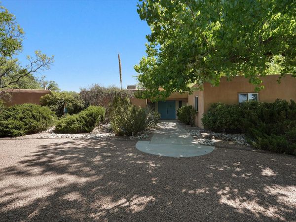 2425 Dietz Farm Road NW, Los Ranchos, NM 87107