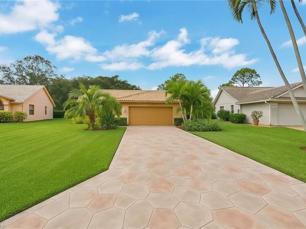 241 Saint James WAY, NAPLES, FL 34104
