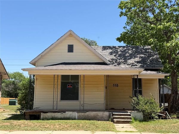 110 S Hitchcock Street, Hobart, OK 73651