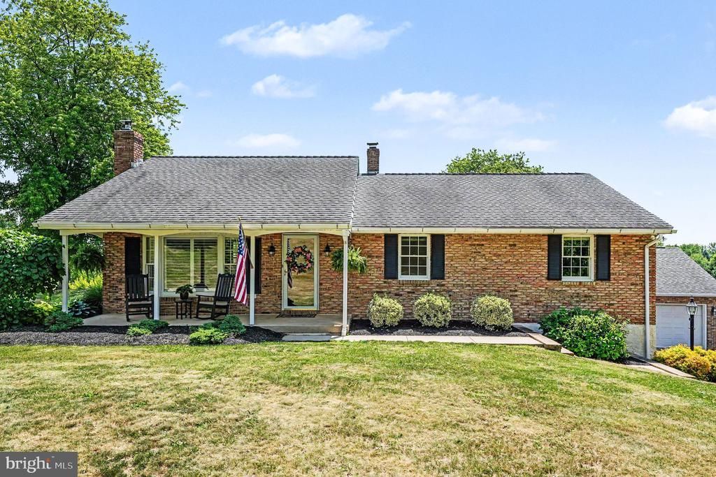 61 APPLEWOOD LANE, BOYERTOWN, PA 19512