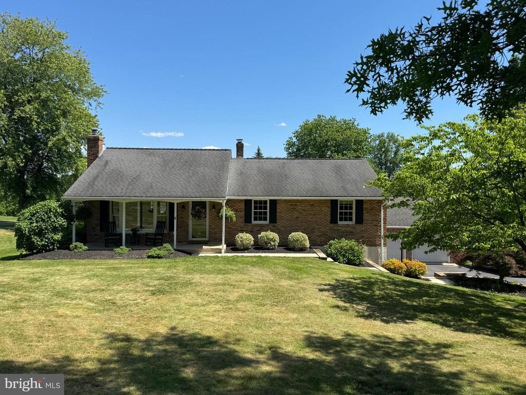 61 APPLEWOOD LANE, BOYERTOWN, PA 19512