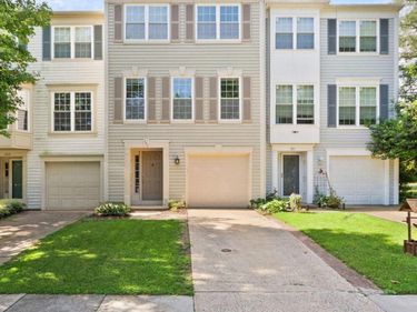 303 BARNFIELD SQUARE NE, LEESBURG, VA 20176