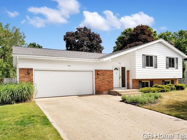 895 Bellewood Drive SE, Grand Rapids, MI 49508