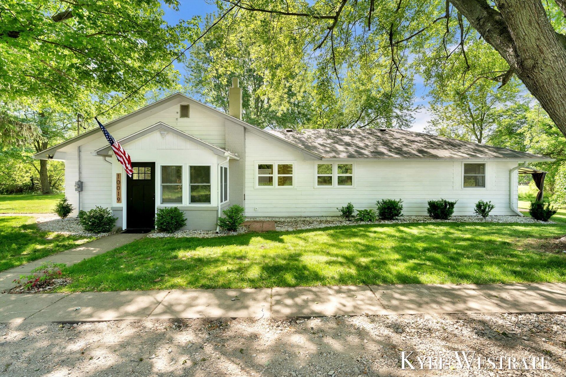 10019 10 Mile Road Ne, Rockford, MI 49341 Main Photo