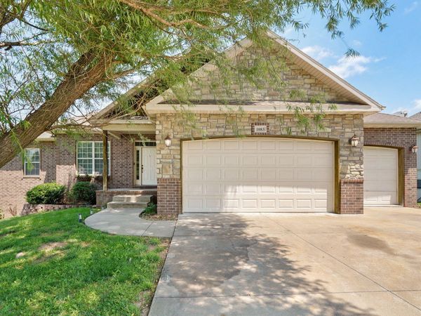 1083 E Daisy Falls Drive , Nixa, MO 65714