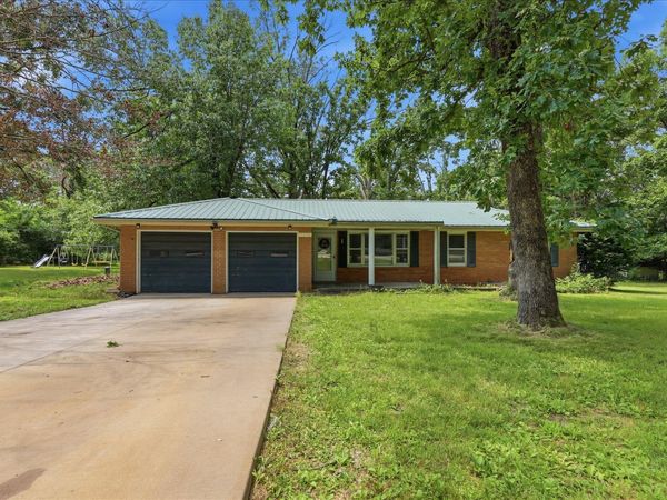5866 E Linda Street , Rogersville, MO 65742