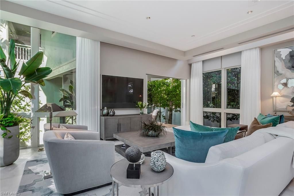 32 6th St S, Naples, FL 34102 Photo
