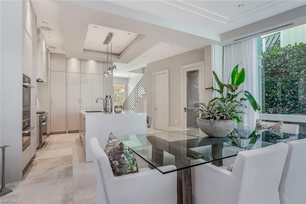 32 6th St S, Naples, FL 34102 Photo