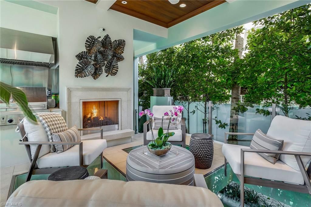 32 6th St S, Naples, FL 34102 Photo