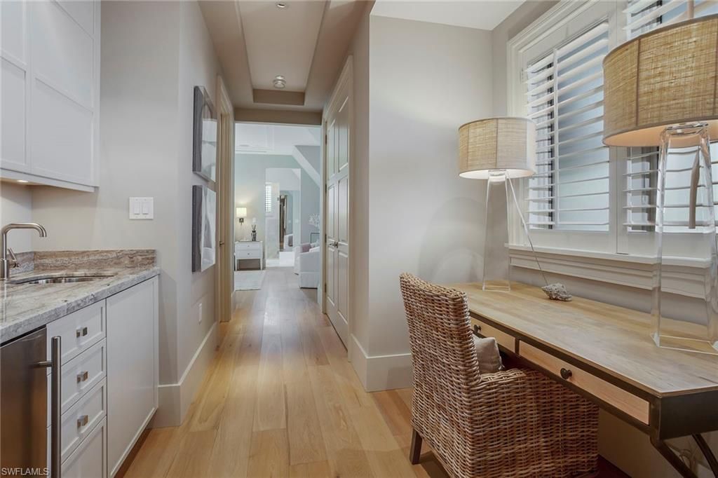 32 6th St S, Naples, FL 34102 Photo
