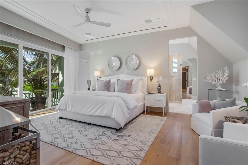 32 6th St S, Naples, FL 34102 Photo