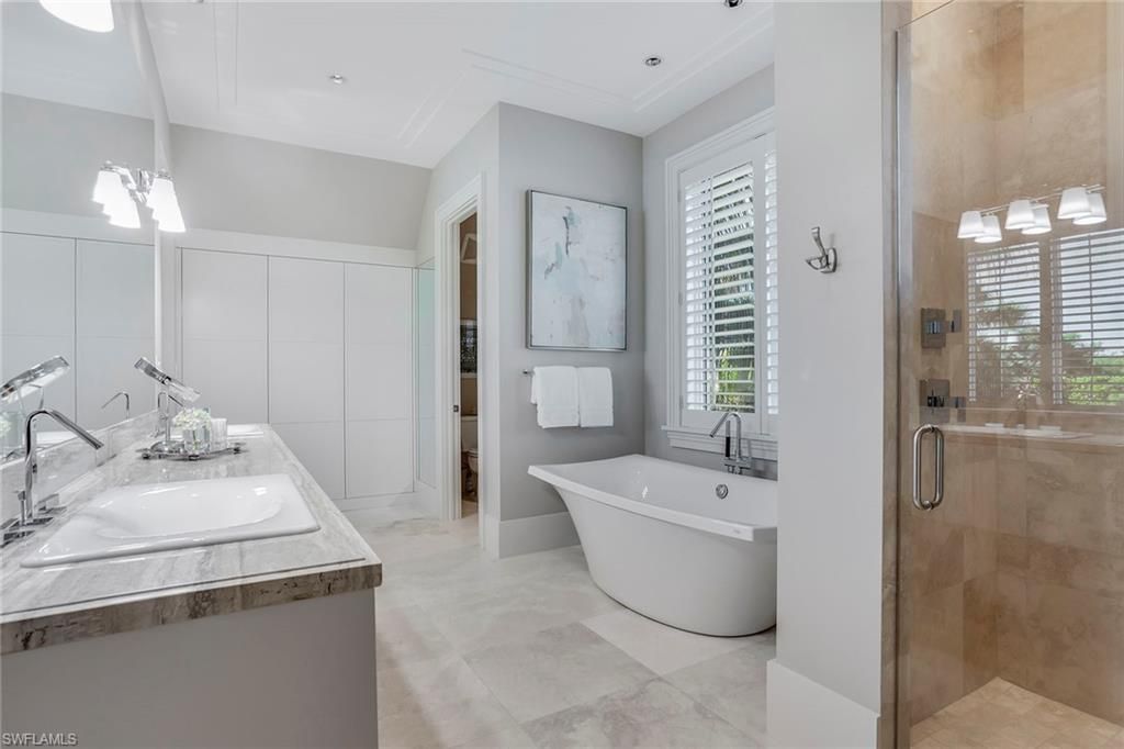 32 6th St S, Naples, FL 34102 Photo