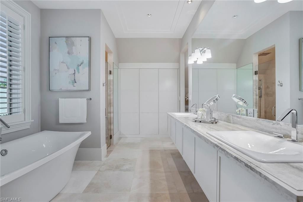 32 6th St S, Naples, FL 34102 Photo