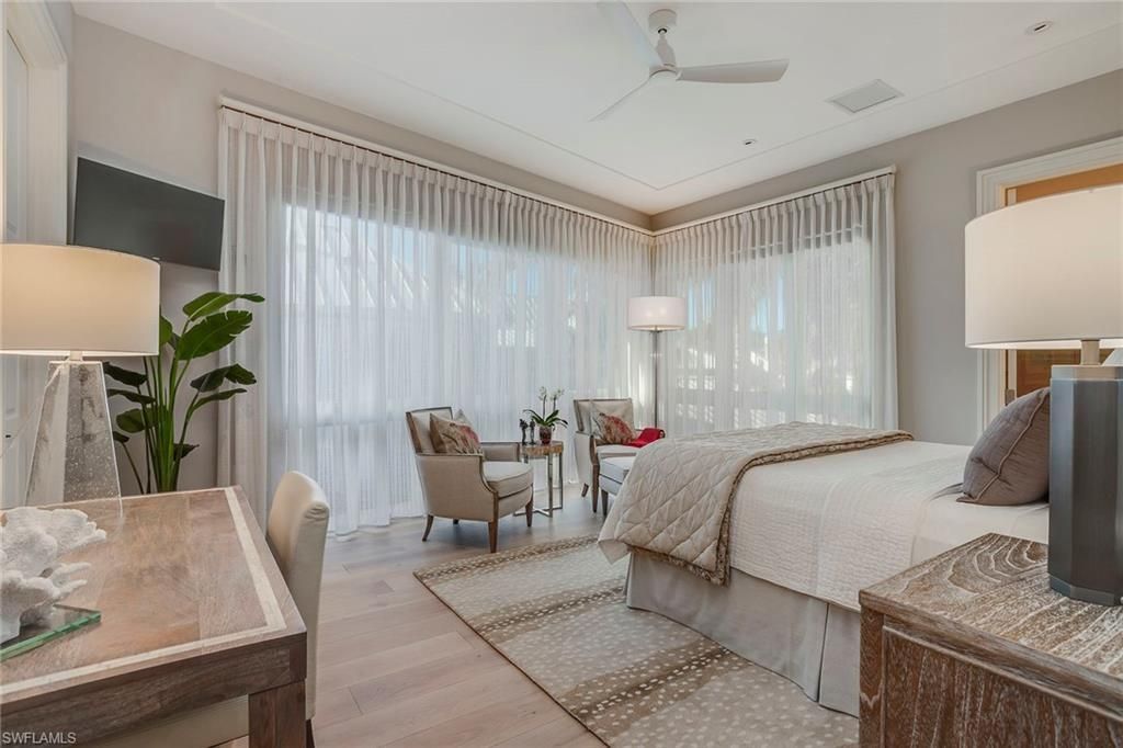 32 6th St S, Naples, FL 34102 Photo