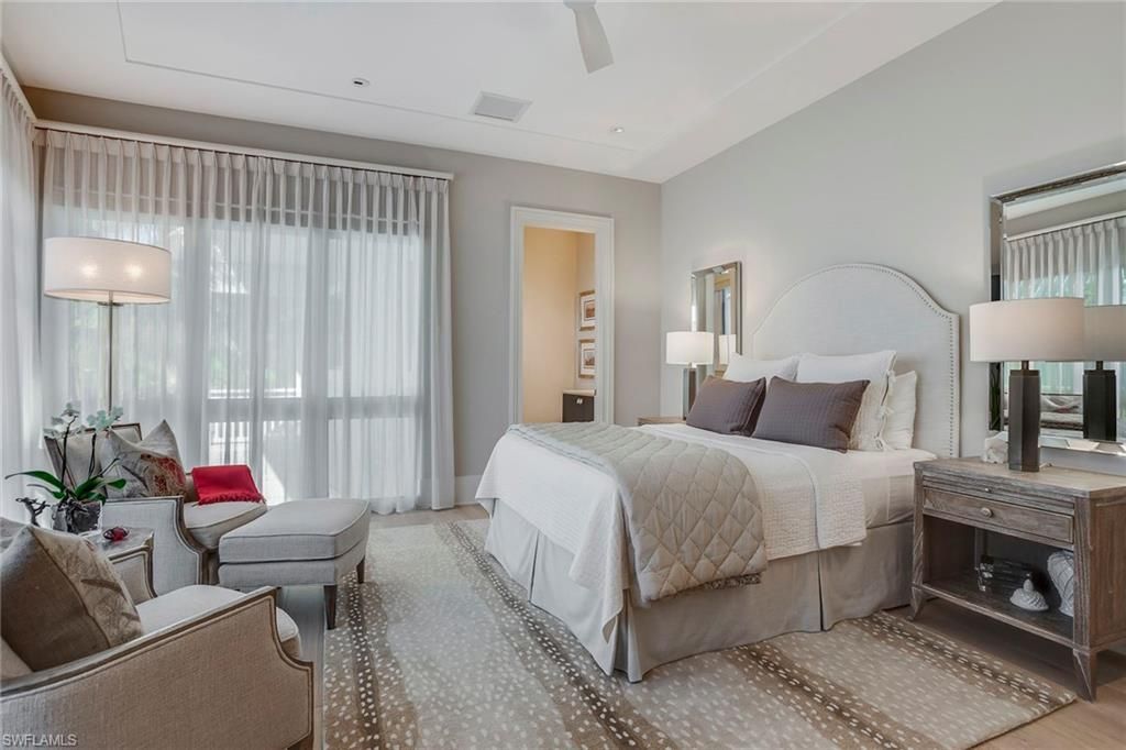 32 6th St S, Naples, FL 34102 Photo