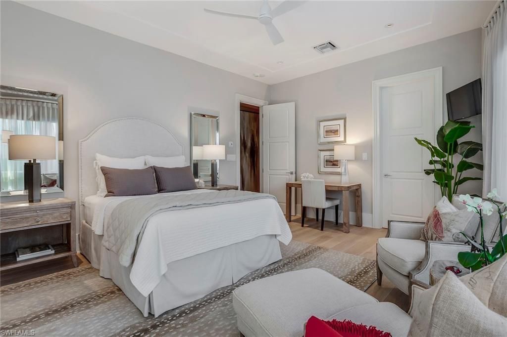 32 6th St S, Naples, FL 34102 Photo