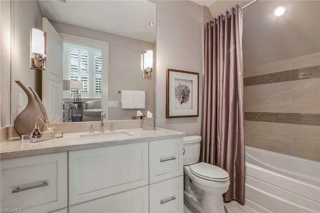 32 6th St S, Naples, FL 34102 Photo
