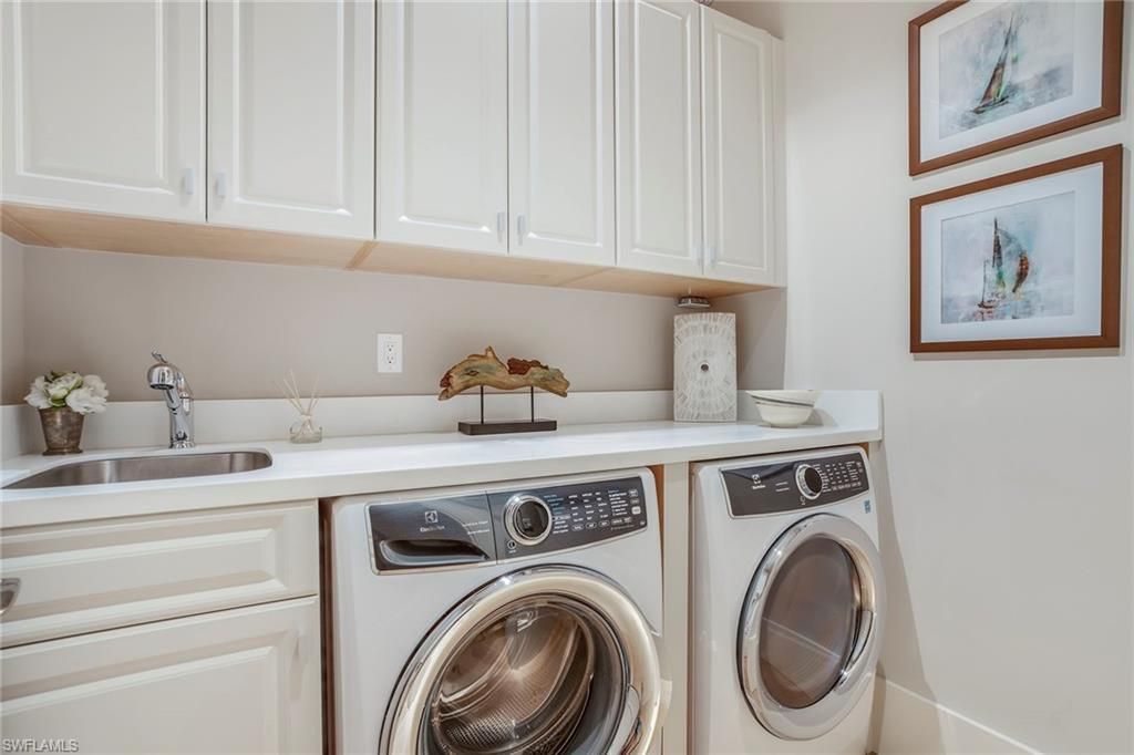 32 6th St S, Naples, FL 34102 Photo
