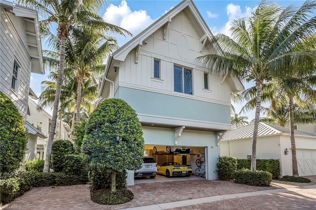 32 6th St S, Naples, FL 34102 Photo
