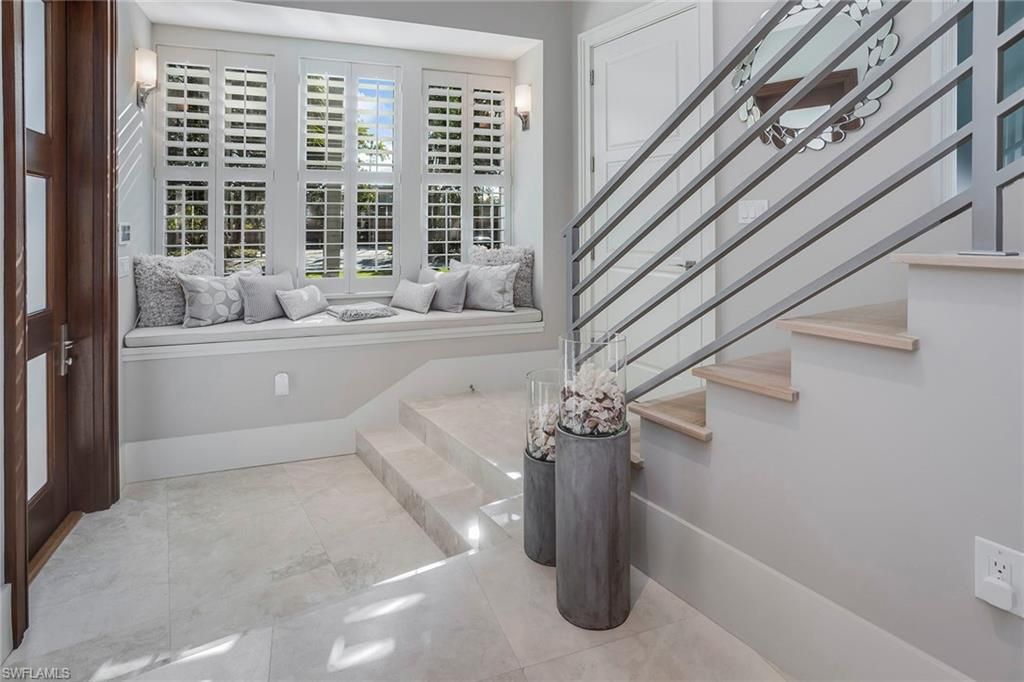 32 6th St S, Naples, FL 34102 Photo