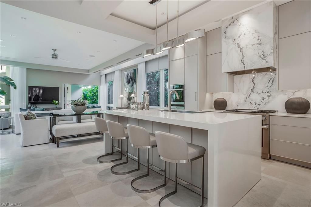 32 6th St S, Naples, FL 34102 Photo