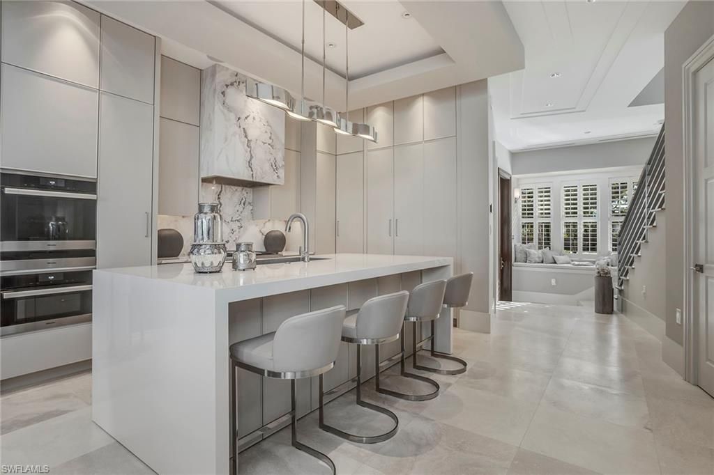 32 6th St S, Naples, FL 34102 Photo