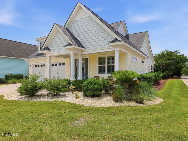 3215 Bay Winds Drive , Southport, NC 28461