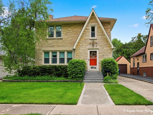 1608 Henry Place, Waukegan, IL 60085