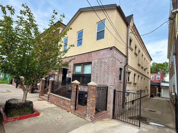 5718 79th Avenue , Glendale, NY 11385