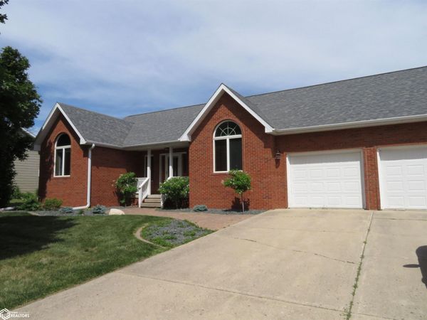 1523 1st St SW, Clarion, IA 50525