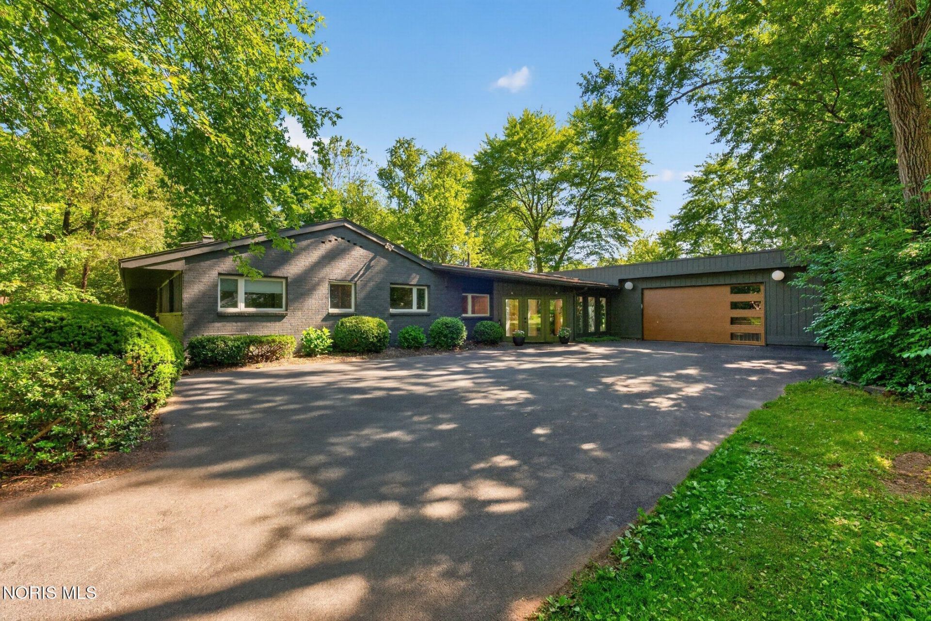 4232 Vineyard Road, Toledo, OH 43623 Main Photo