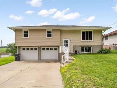 919 S SCENIC Drive, OAKLAND, IA 51560