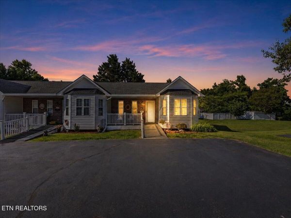621 Race St, Elizabethton, TN 37643