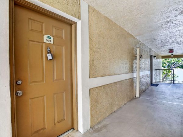 300 W Palm Cir Circle W, Unit 305, Pembroke Pines, FL 33025