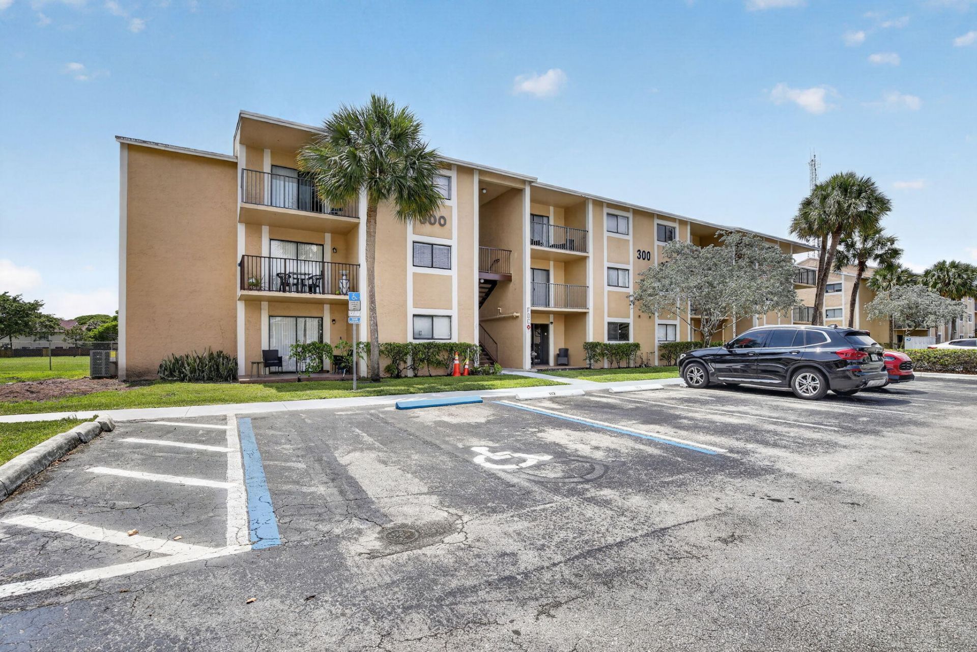 300 W Palm Cir Circle W, Unit 305, Pembroke Pines, FL 33025 Photo