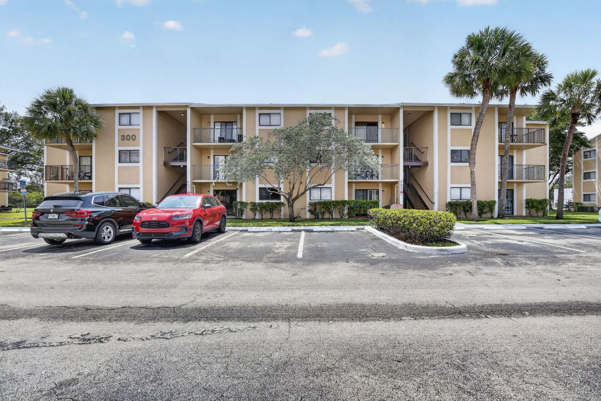 300 W Palm Cir Circle W, Unit 305, Pembroke Pines, FL 33025 Photo