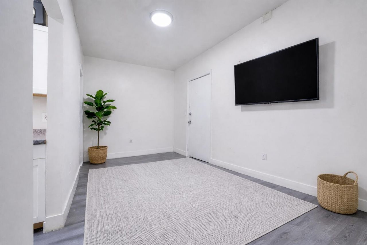 1554 SW 5th Street, Unit 11c, Miami, FL 33135 Photo