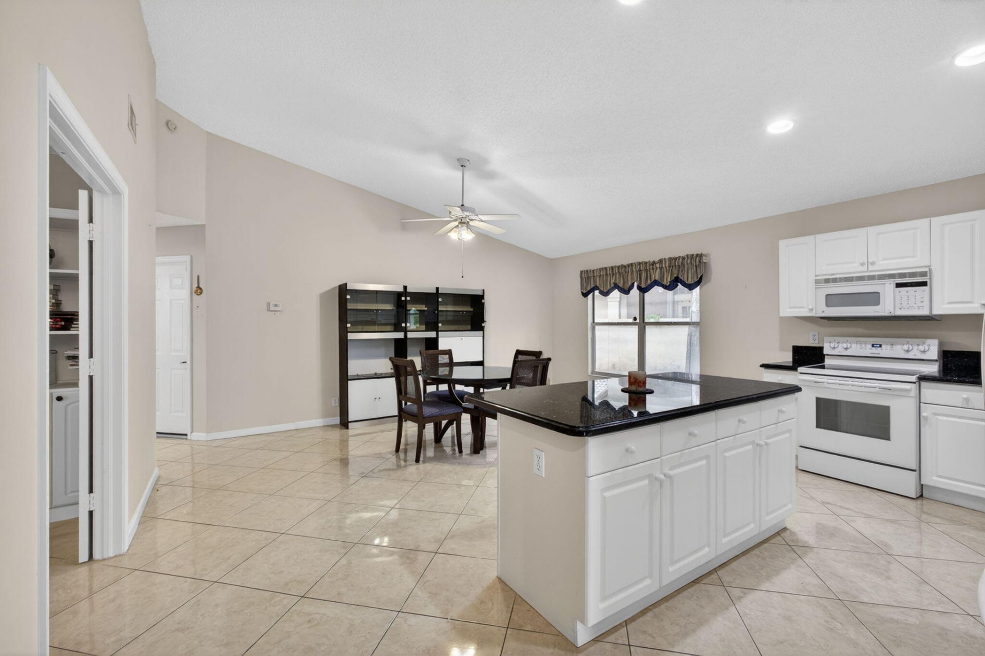 2860 Waters Edge Circle, Greenacres, FL 33413 Photo