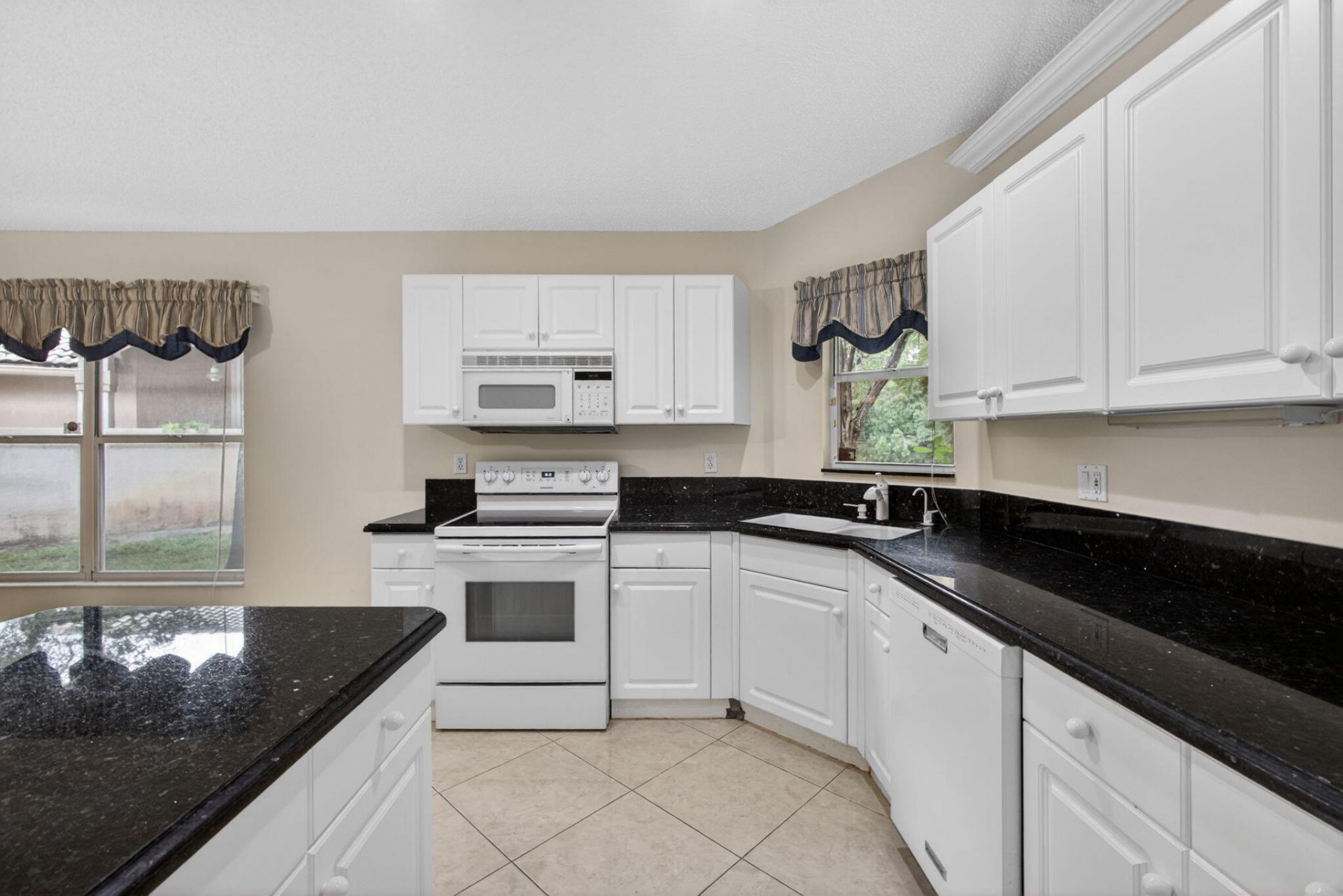 2860 Waters Edge Circle, Greenacres, FL 33413 Photo