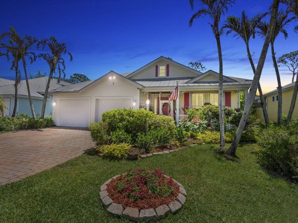 512 NE Canoe Park Circle, Port St. Lucie, FL 34983